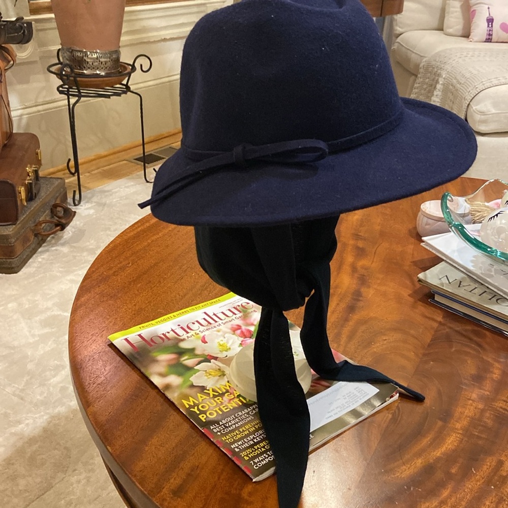 BETMAR VINTAGE NAVY WOOL HAT WITH ATTACHED NECKTIE, BOW ON SIDE. - Picture 2 of 7